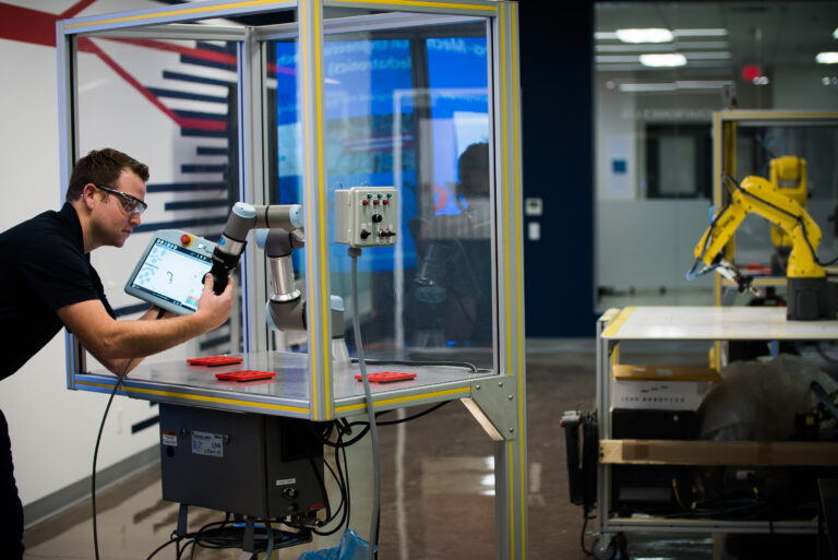 Electromechanical Engineering Technician – Mechatronics_Loyalist College_Bay of Quinte_Belleville_Ontario-24